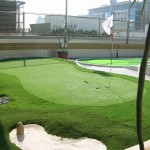 Dùng cỏ nhân tạo lập mảng xanh