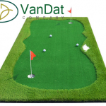 Để thực hiện chip shot thành công khi đánh golf