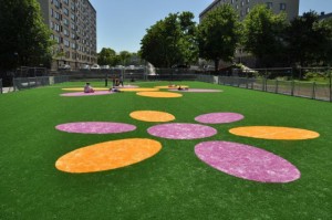 thiet-ke-san-choi-cho-tre-voi-co-nhan-tao-san-vuon-1