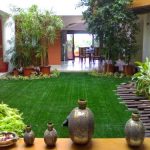 Nhà đẹp vườn xinh nhờ cỏ nhân tạo