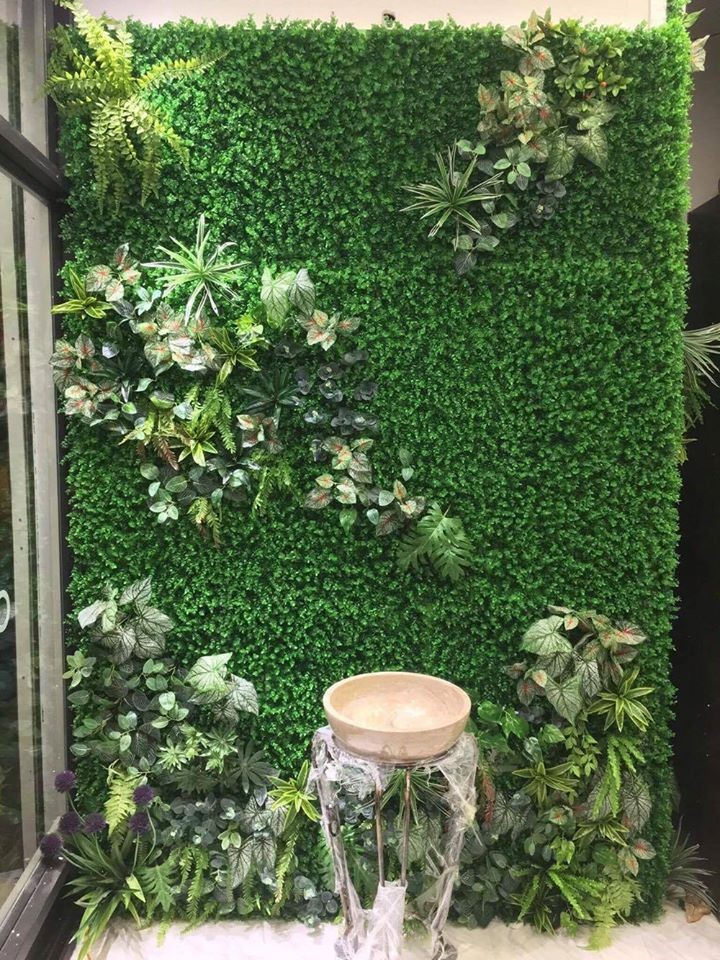 Các bức tường cây giả sẽ khiến căn phòng long lanh hơn