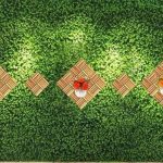 Cỏ nhân tạo thường được sử dụng trong những không gian nào?