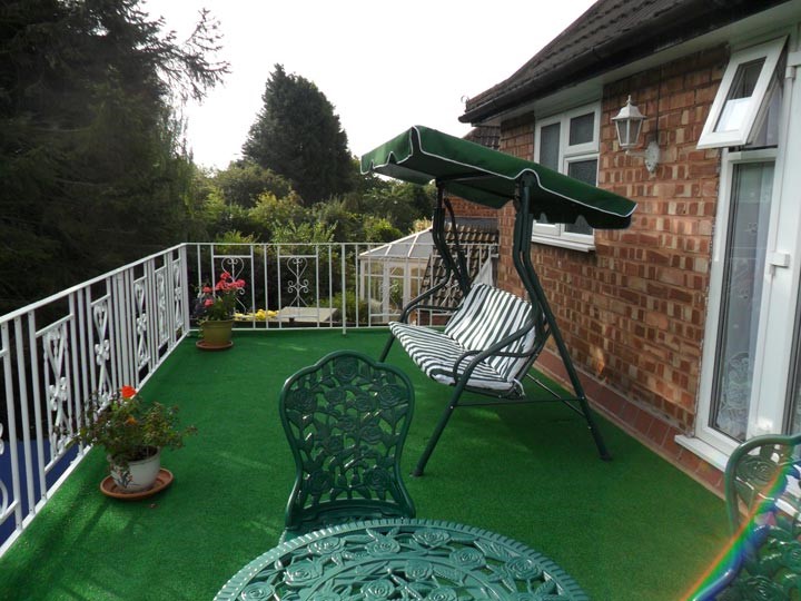 Cỏ nhân tạo làm sân nghĩ dưỡng, sân choi cho thú cưng