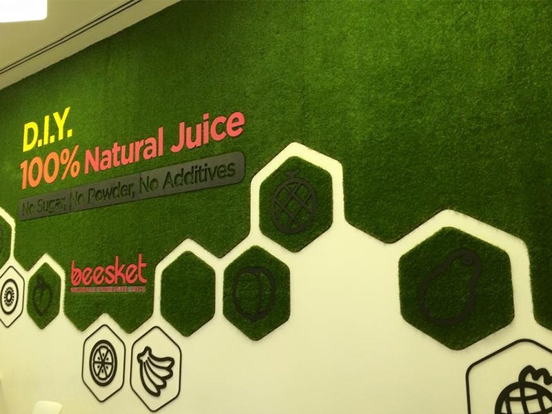 Cỏ nhựa nhân tạo không tốn nhiều thời gian và công sức chăm sóc