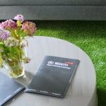 Thi công thảm cỏ nhân tạo dán tường hoặc trải sàn