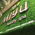 Đặc điểm của thảm cỏ nhựa nhân tạo cần tìm hiểu trước khi mua