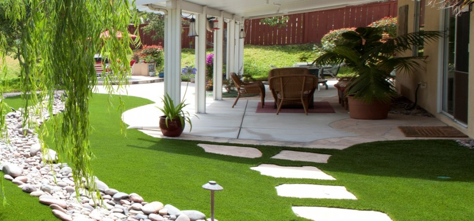Thảm cỏ nhựa trang trí sân vườn