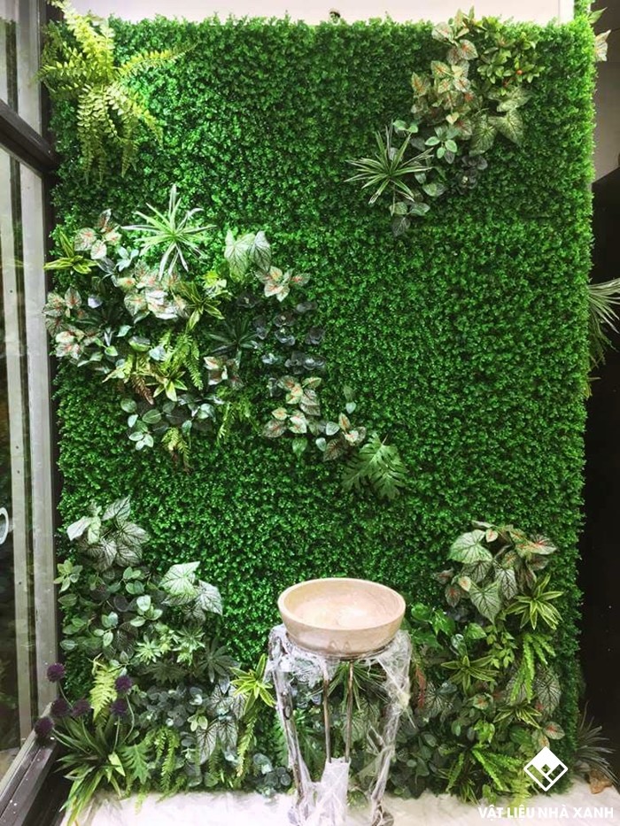 Thảm cỏ nhựa trang trí hiện nay cũng đang và được ngày càng được nhiều văn phòng