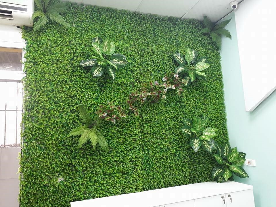 Thảm cỏ nhựa trang trí là một sản phẩm trang trí nhà ở được làm từ nhựa tổng hợp