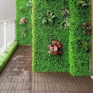 Thi công tấm cỏ nhựa trang trí trên tường