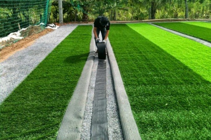 Giá thảm cỏ nhựa trang trí phụ thuộc vào rất nhiều yếu tố