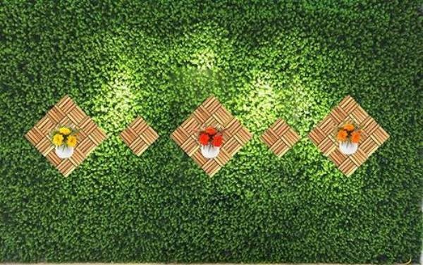 Tường cây giả trang trí quán ăn