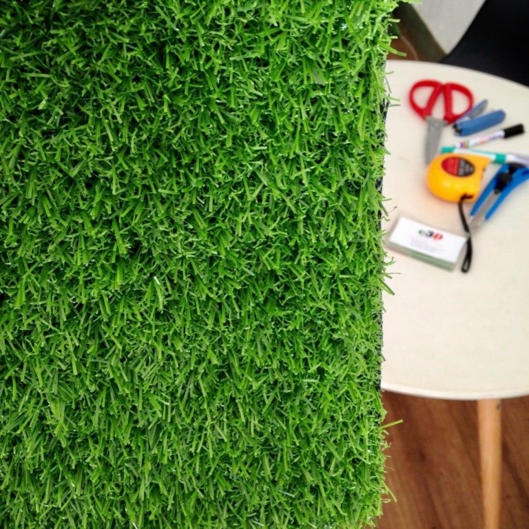 Cỏ có thể ứng dụng trang trí cho một khoảng sân nhỏ hay tiểu cảnh.