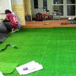 Hướng dẫn trang trí thảm cỏ nhân tạo ban công gia đình