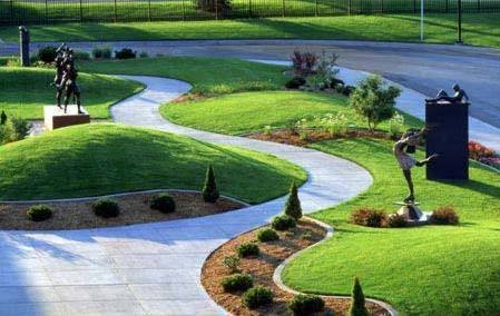 Cỏ nhựa nhân tạo có thể được sử dụng cho đám cưới, tiệc tùng, trang trí trong nhà và ngoài trời.