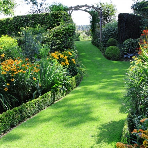 Với các loại cỏ nhân tạo cao cấp, có thể lên tới 10 năm mà không cần tới sự chăm sóc.