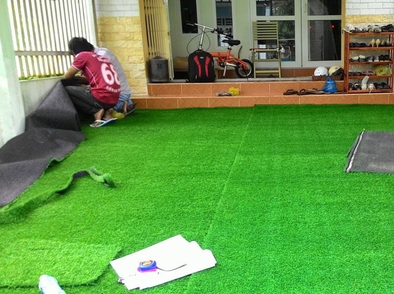 Cỏ nhựa hay cỏ plastic được làm từ vật liệu nhựa tổng hợp