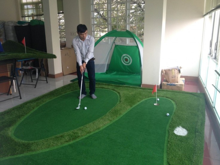 Sân Golf bằng cỏ nhân tạo trong văn phòng