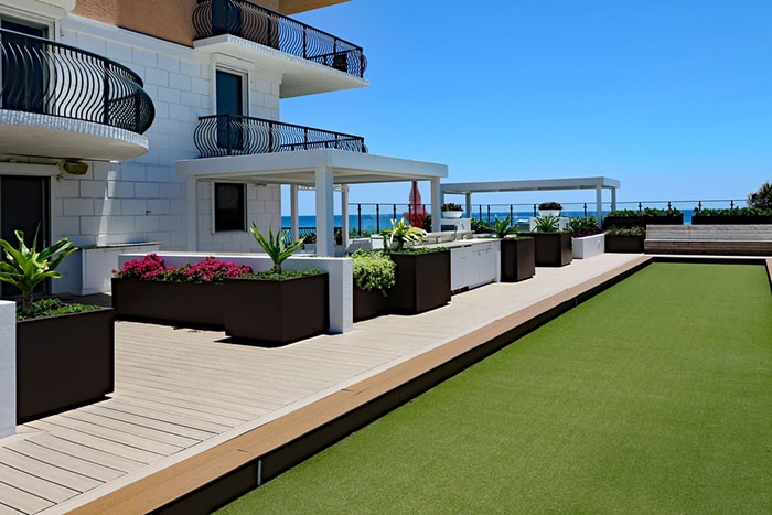 Tuổi thọ của cỏ nhân tạo là bao lâu và có thật sự an toàn?