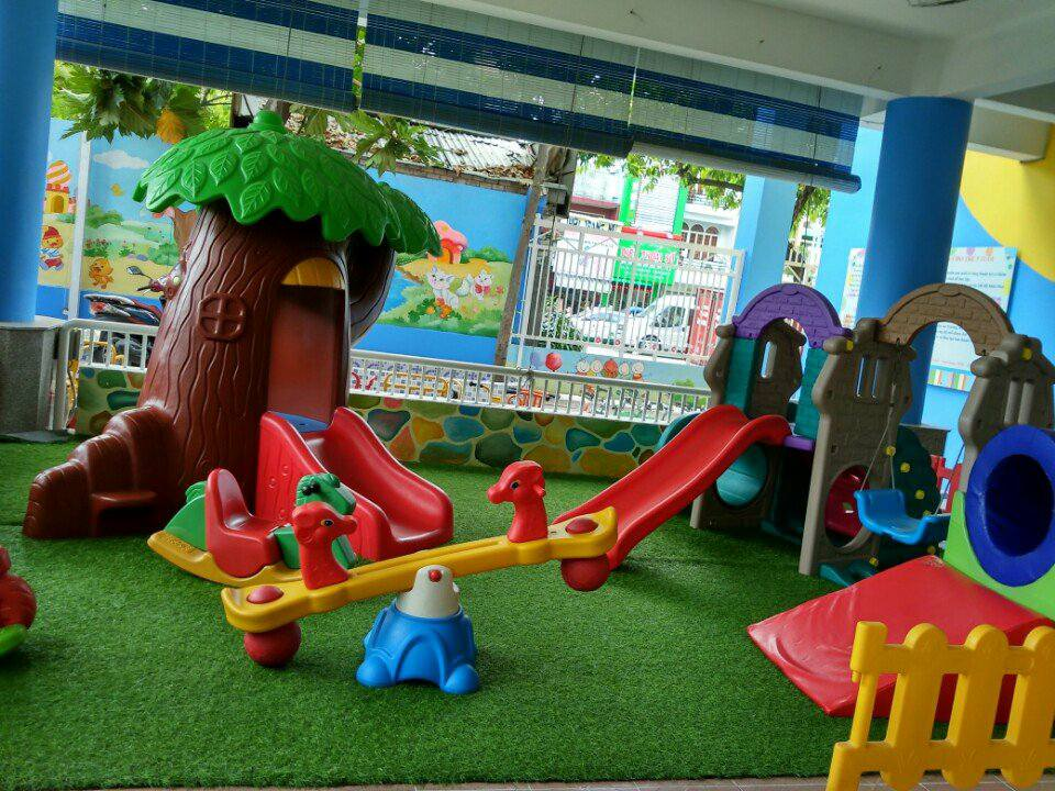 Sân cỏ nhân tạo luôn an toàn đối với mọi người