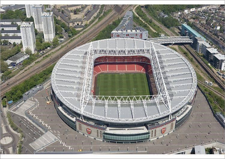 Mặt cỏ nổi bật tại sân Emirates