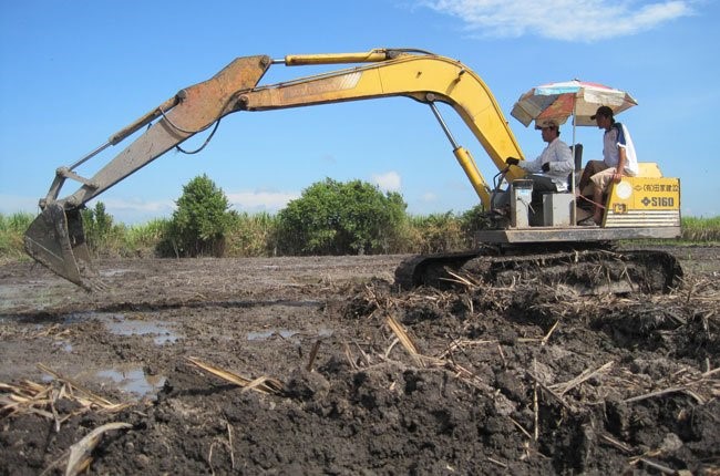 Với sân cỏ nền trũng cần chú ý xử lý nhiều công đoạn