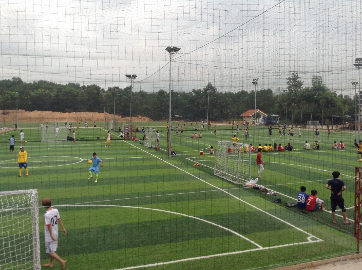 Cần chú ý để chọn được loại sân bóng phù hợp