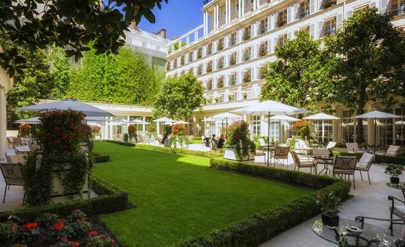 Có nhiều gợi ý để trang trí cỏ nhân tạo cho khách sạn của bạn