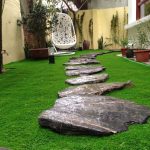 Vệ sinh sân vườn cỏ nhân tạo và những mẹo cực hay (Phần 1)