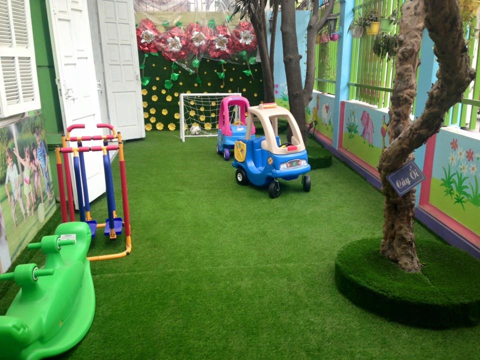 Không gian trường mầm non đẹp hơn nhờ cỏ nhân tạo