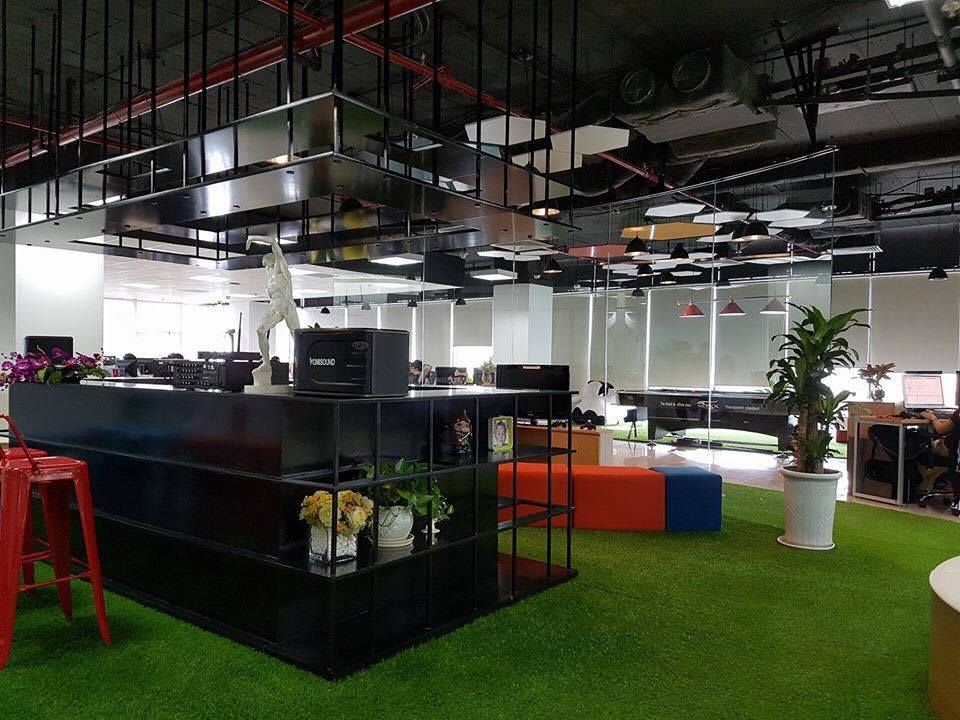 Thi công cỏ nhân tạo cho văn phòng không khó