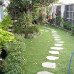 Dọn vệ sinh cỏ nhân tạo sân bóng và những điều cần lưu ý