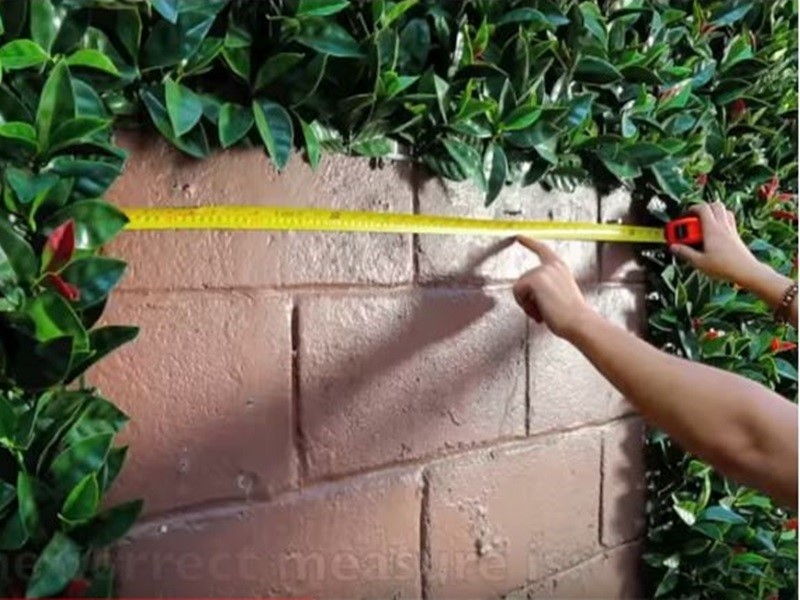 Thi công tường cây giả vô cùng đơn giản
