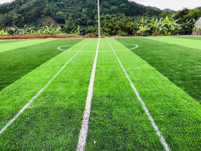 Chú ý tới độ phẳng và độc dốc của sân bóng cỏ nhân tạo